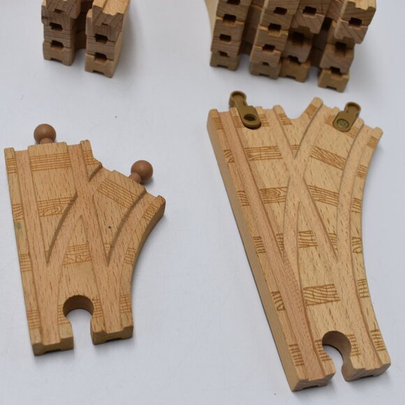 Lot of 25 Wooden Tracks Mechanical Switch Ascendent Curved Thomas & Friends Used - Picture 6 of 9